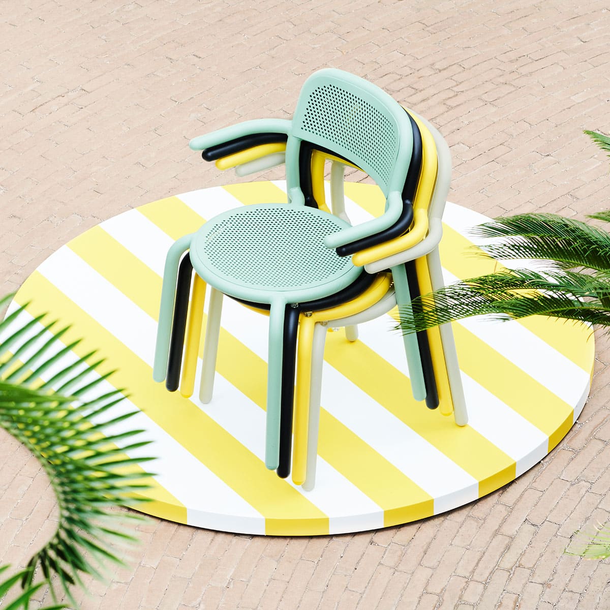 FATBOY_banner_Toni-Armchair_Stack_VIERKANT